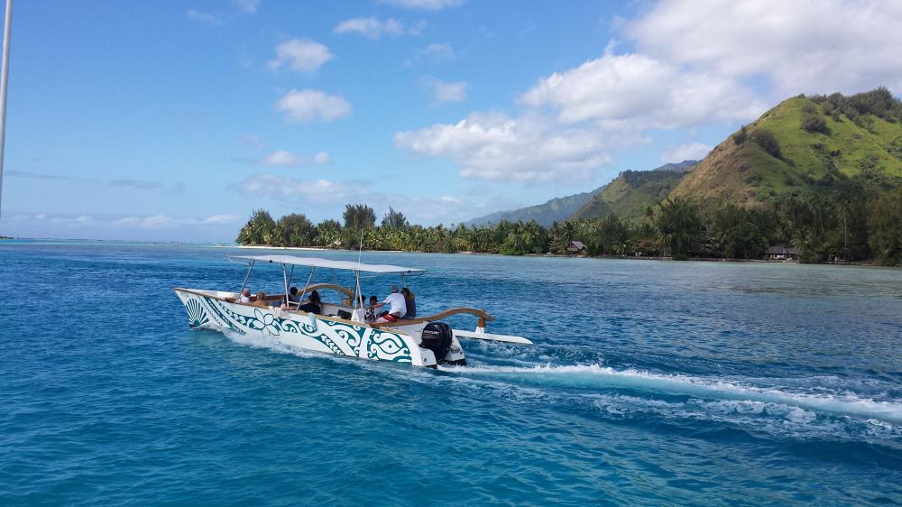 Fancy Outrigger: Fancy outrigger at Moorea